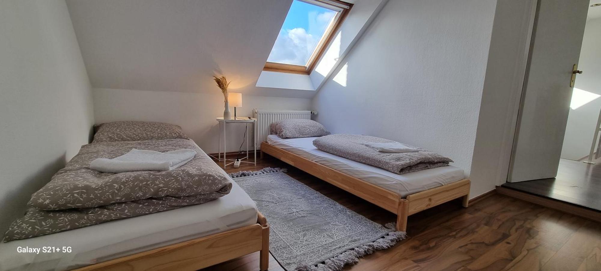 7-24 Self-Check-In - 120Qm - 5 Rooms - 2 Bathrooms - Kitchen - Free Parking - Yihapartment Hannover Exterior photo